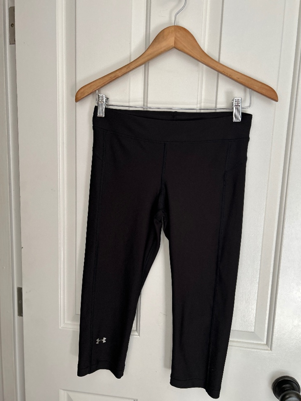 Under Armour Women's HeatGear Armour Capri Leggings - Medium - Black